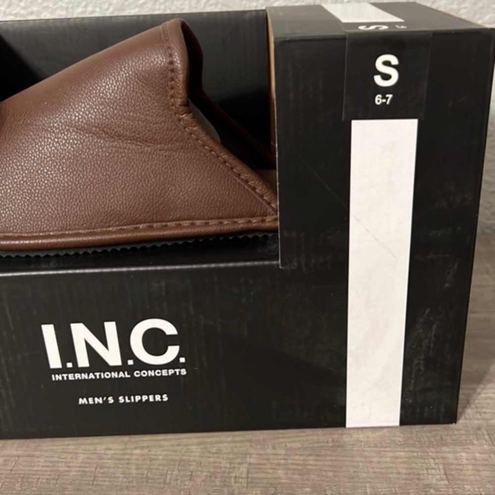 New INC‎ International Concepts Men's Slippers brown size small range 6-7 - Picture 6 of 10